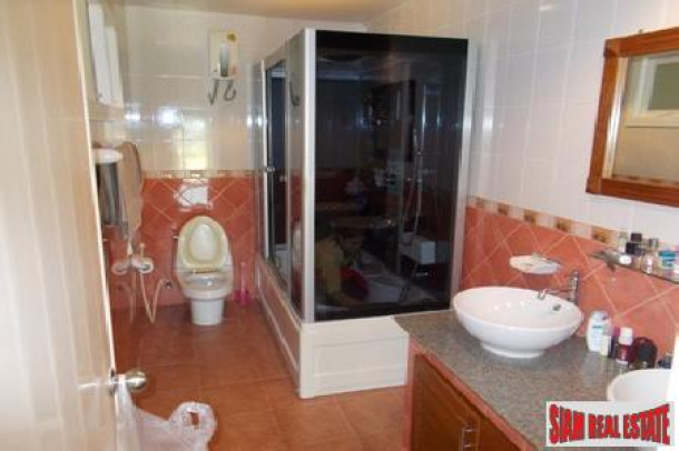 Three-bedroom home in good Chalong residential area-10