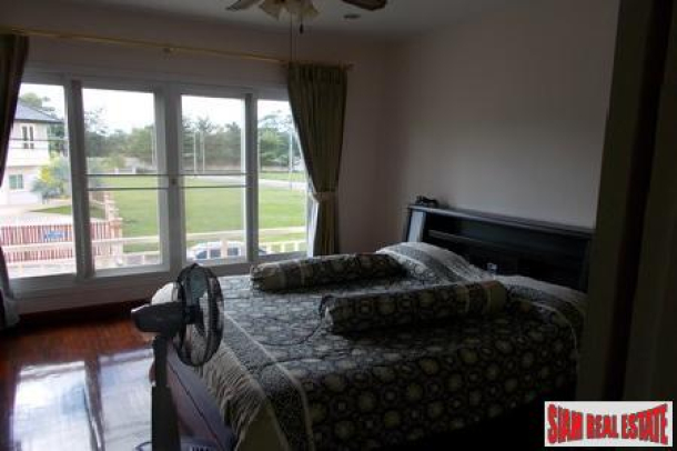 Three-bedroom home in good Chalong residential area-5