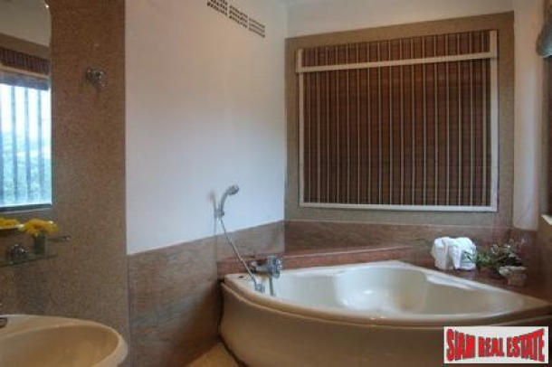 Studio Apartment Going For A Song In A Top Location - Jomtien-15