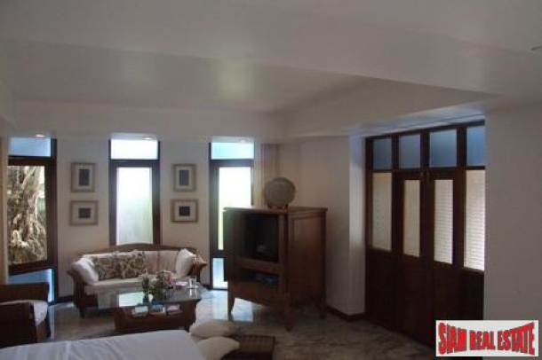 Three bedroom 260 sqm, Luxury living in Sukhumvit 53-18