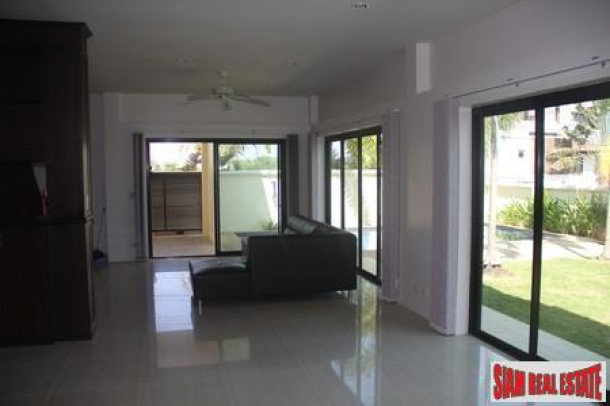 Luxurious three-bedroom villa in Rawai with sea and mountain views-12