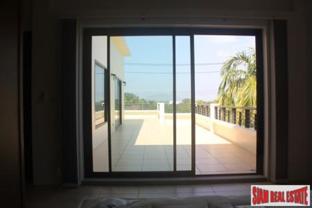 Luxurious three-bedroom villa in Rawai with sea and mountain views-17