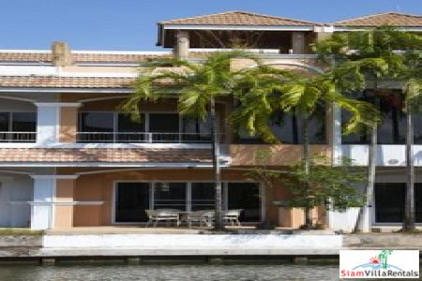 Three-bedroom townhouse in centrally located Boat Lagoon with mooring-2