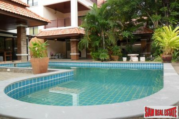 Spacious homes with private swimming pool in good residential area-10