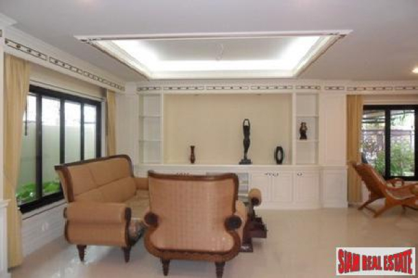 Spacious homes with private swimming pool in good residential area-4
