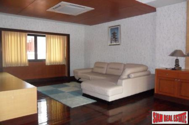 Spacious homes with private swimming pool in good residential area-7
