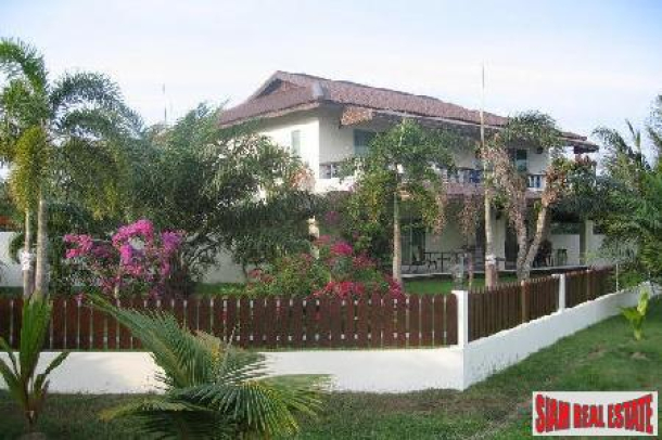 Bang Jo guest villa with large swimming pool and lake views-17
