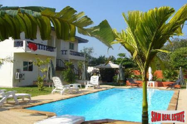 Bang Jo guest villa with large swimming pool and lake views-2