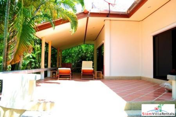 Two-bedroom modern villa in Nai Harn, close to beaches and restaurants-13