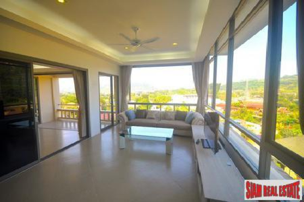 The Green Golf Residence  | Two-bedroom Modern Kathu Apartment with Golf Course and Lake Views-6