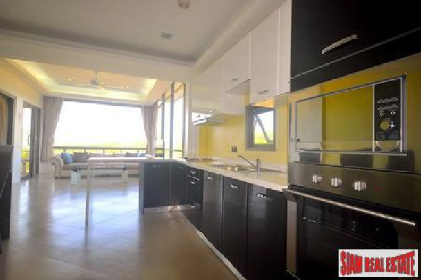 The Green Golf Residence  | Two-bedroom Modern Kathu Apartment with Golf Course and Lake Views-8