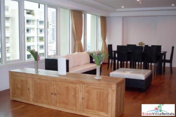 Three-bedroom apartment with views and in exclusive estate in Suk 24-2