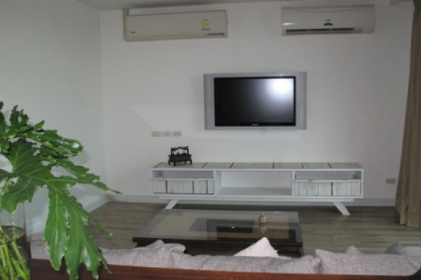 Click Condo | Elegant Three Bedroom Condo with Beautiful Views for Rent at Ekkamai-6
