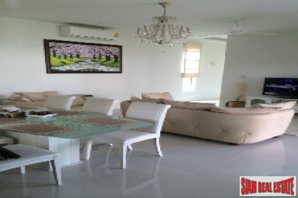 Rawai three-bedroom private pool villa with landscaped garden-14