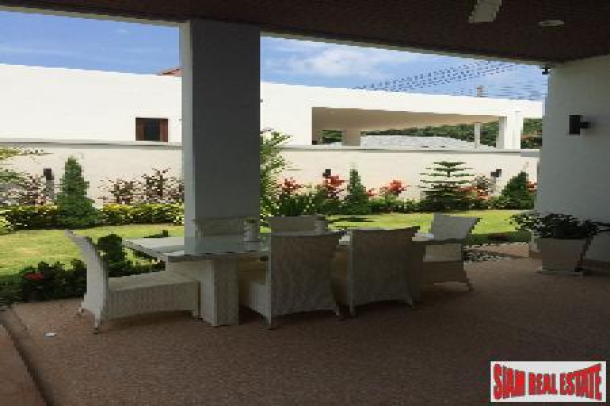Rawai three-bedroom private pool villa with landscaped garden-4
