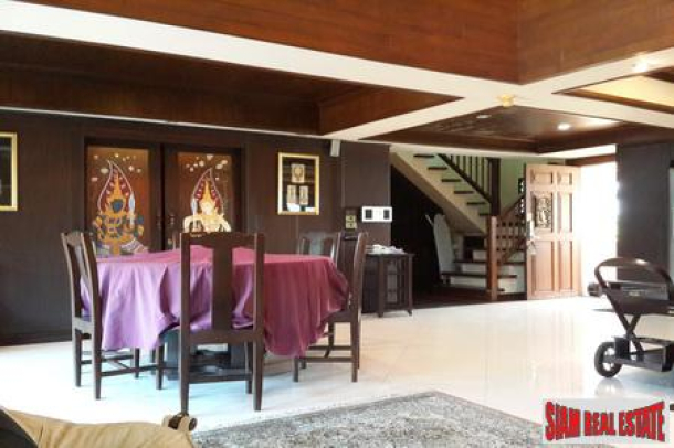 Luxury Thai condominium in secure building with good onsite facilities-3