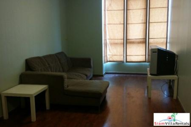 One-bedroom modern apartment walking distance from BTS Phayathai-2