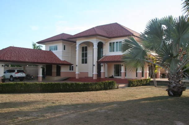 Very large home in East Pattaya near beaches and golf courses-2