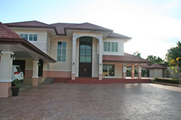 Very large home in East Pattaya near beaches and golf courses-6