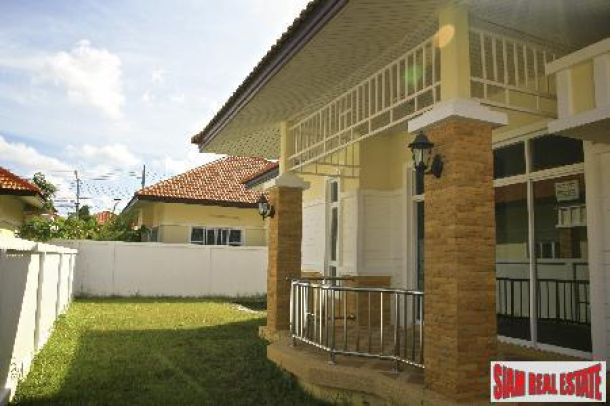 Three-bedroom modern detached villa in secure Chalong estate-11