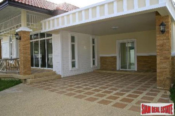 Three-bedroom modern detached villa in secure Chalong estate-12