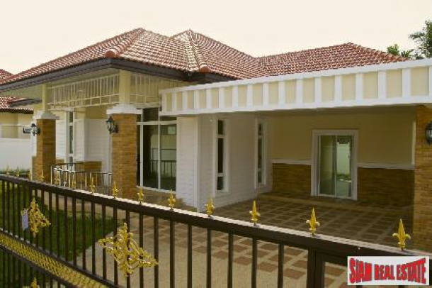 Three-bedroom modern detached villa in secure Chalong estate-13