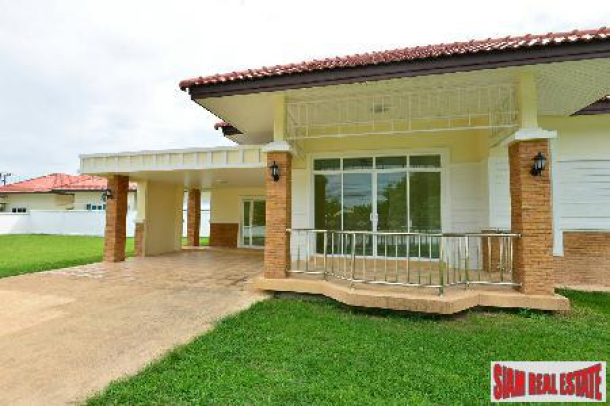 Three-bedroom modern detached villa in secure Chalong estate-2