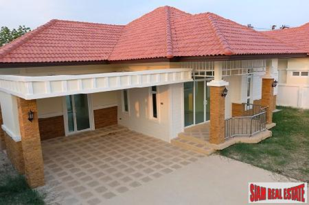 Three-bedroom modern detached villa in secure Chalong estate-3