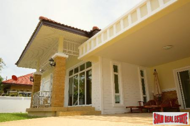 Three-bedroom modern detached villa in secure Chalong estate-5