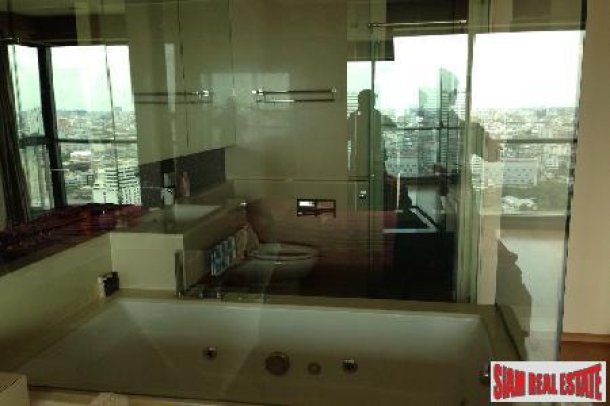 Modern one-bedroom open plan apartment located on the 28th floor-4