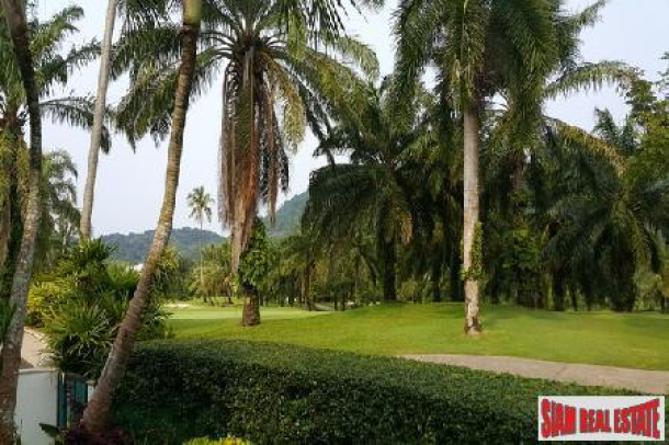 Modern 3 Bedroom House with a Private Pool Situated Directly on Loch Palm Golf Course-13