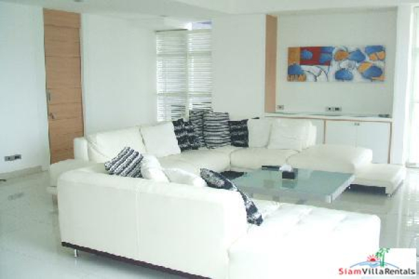 Stunning three bedroom with magnificent views of the royal sports club.-2