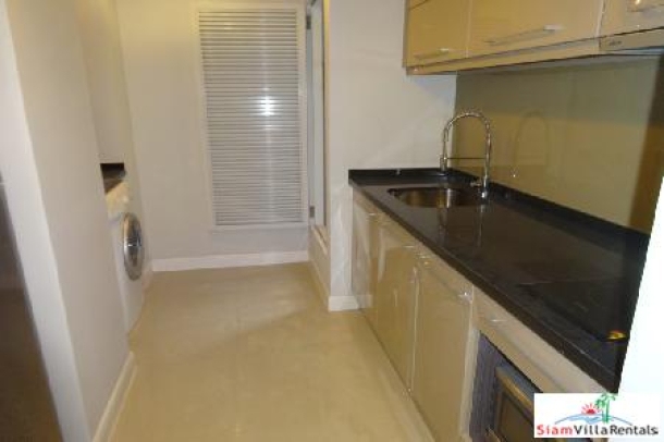 Spacious two bedroom, two bathroom, short walk to BTS station.-3