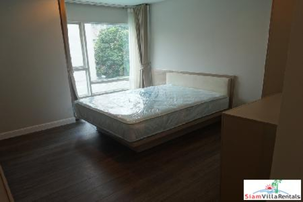 Spacious two bedroom, two bathroom, short walk to BTS station.-4