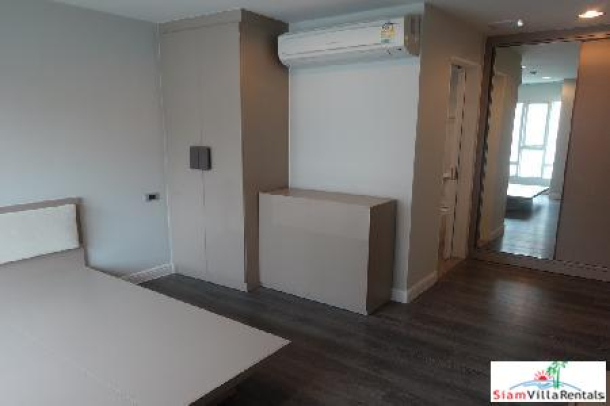 Spacious two bedroom, two bathroom, short walk to BTS station.-5