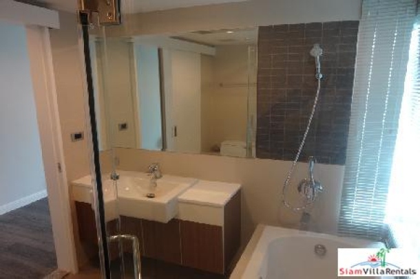 Spacious two bedroom, two bathroom, short walk to BTS station.-6