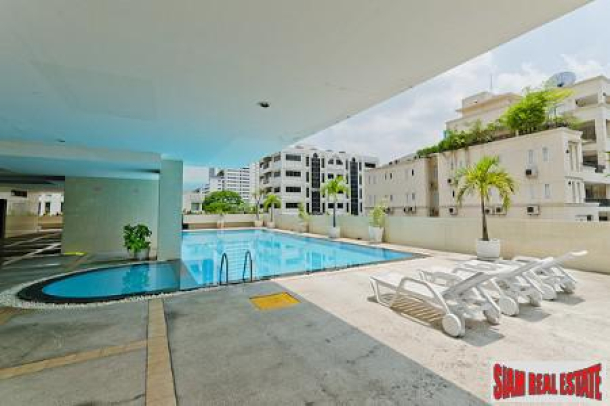 Spacious luxurious two bedroom in Phrom Phong!-1