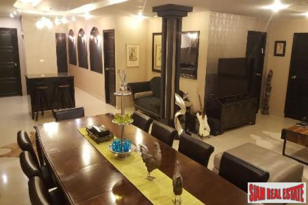 Spacious luxurious two bedroom in Phrom Phong!-11