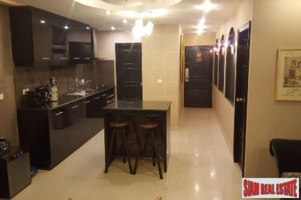 Spacious luxurious two bedroom in Phrom Phong!-14