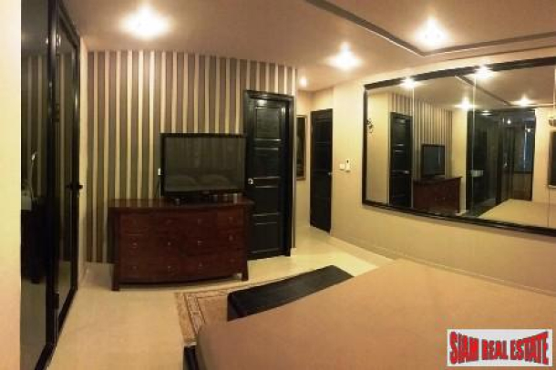 Spacious luxurious two bedroom in Phrom Phong!-15
