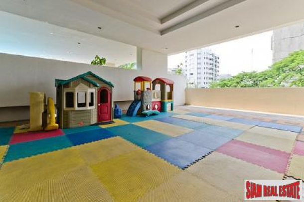 Spacious luxurious two bedroom in Phrom Phong!-2