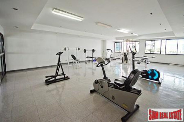 Spacious luxurious two bedroom in Phrom Phong!-8