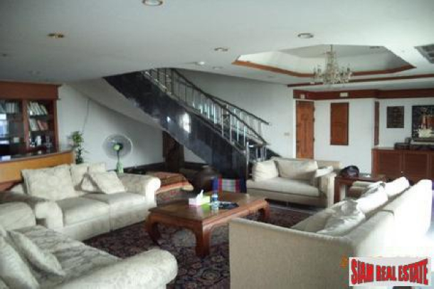 Phatsana Garden | Three Bedroom Penthouse with Spectacular Views, Breezy Condo in Upscale Building-4