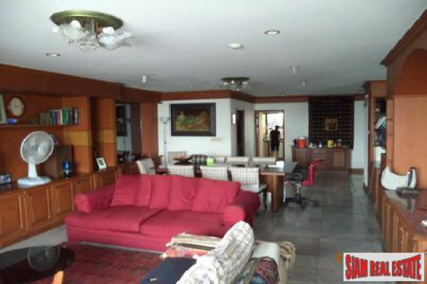 Phatsana Garden | Three Bedroom Penthouse with Spectacular Views, Breezy Condo in Upscale Building-7