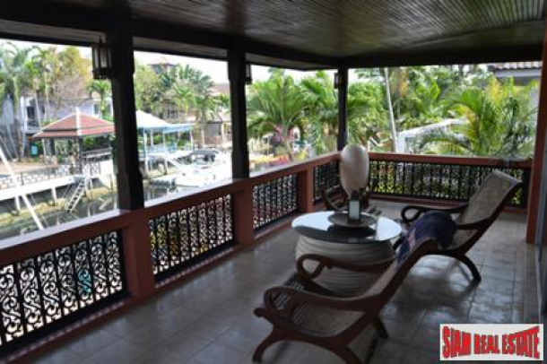3+ Bedroom Waterfront House with Pool in Na Jomtien-8