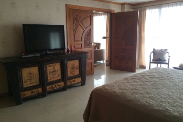 Sea-View, Beachfront 2-Bedroom Condo in Wong Amat-5