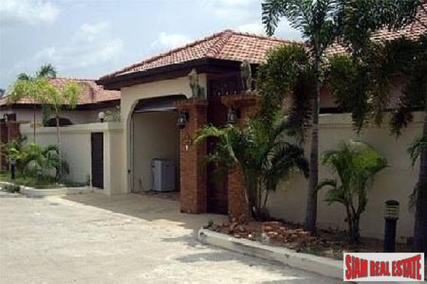 Well-Appointed 2-Bedroom Pool Villa on Soi Country Club-2