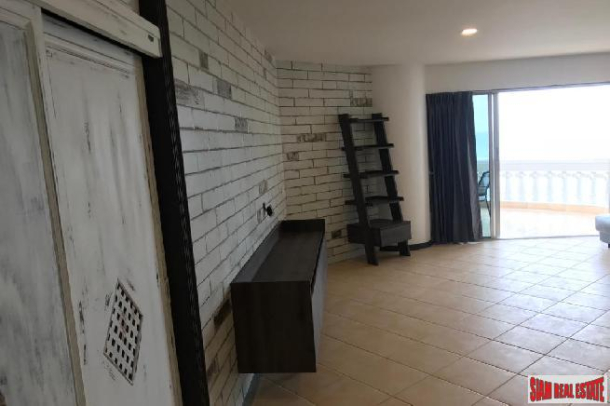 Large One-Bedroom Condo in Pattaya City Center-11