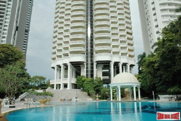 Large One-Bedroom Condo in Pattaya City Center-16