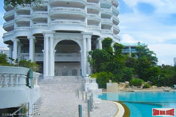 Large One-Bedroom Condo in Pattaya City Center-17